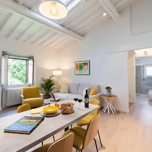 Living Walls Apartment